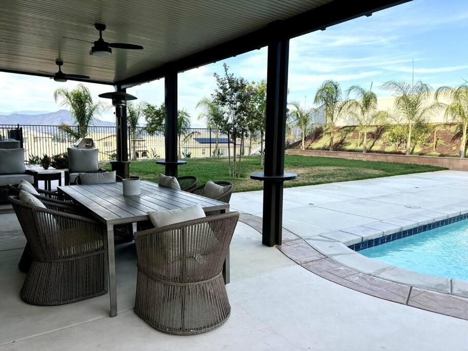 Villa Vineyard Poolside Retreat Winchester Exterior foto